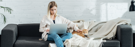 Mujer teletrabajadora