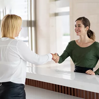 Gestione mejor sus visitas para mejorar su control de acceso Gestione mejor sus visitas para mejorar su control de acceso