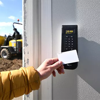 Un terminal de fichaje resistente para todos los entornos de trabajo